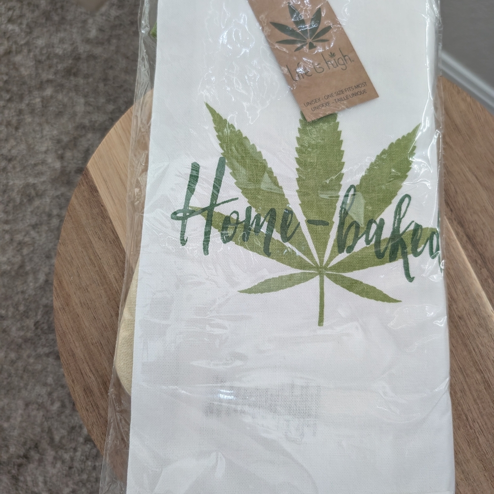 New! Home-Baked Kitchen Tea Towel and Oven Mitt with Leaf "Home Baked" Design